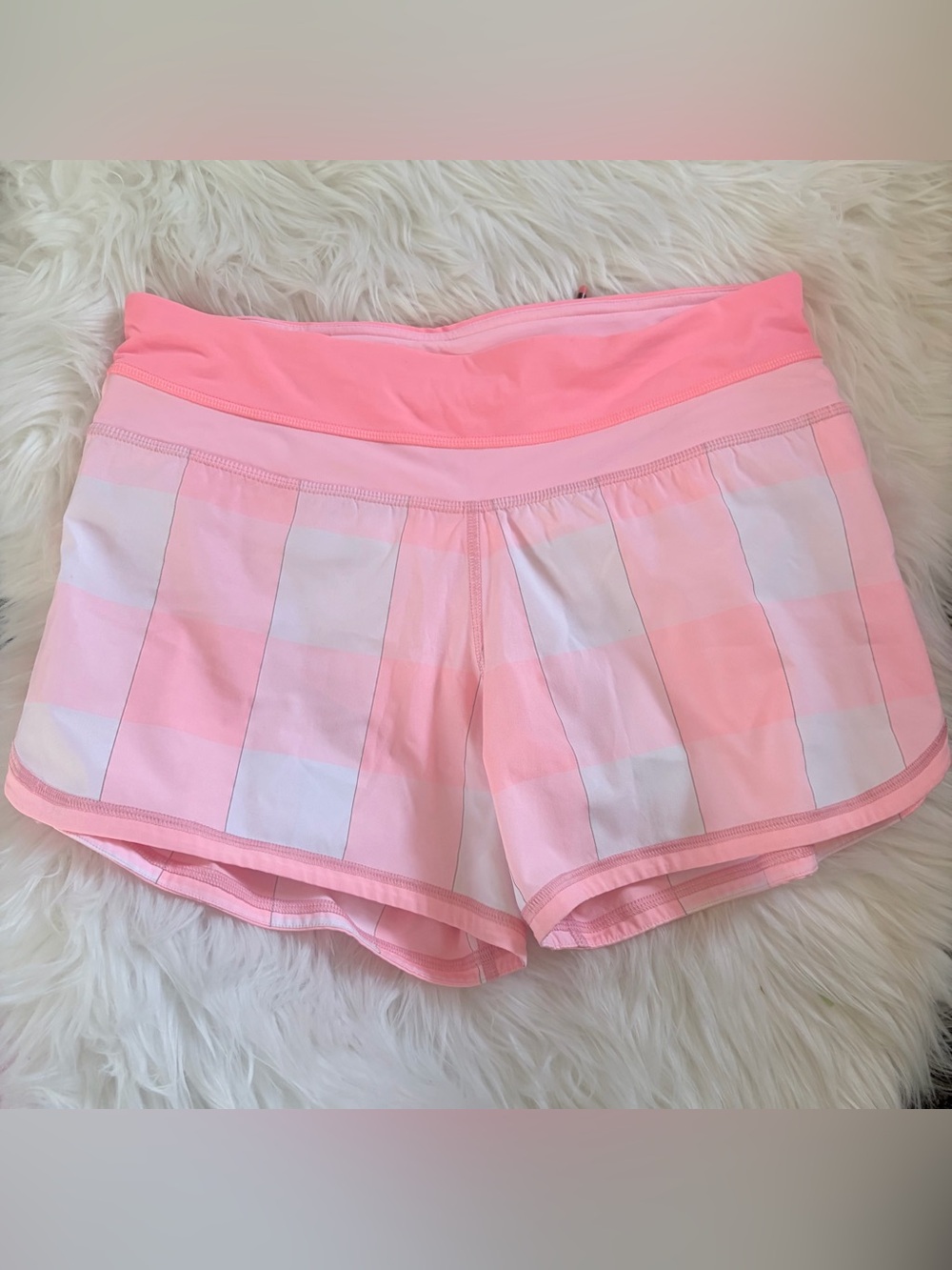 Lululemon Athletica Groovy Women's Pink Peach Gingham Running Shorts sz 4 - Picture 3 of 6